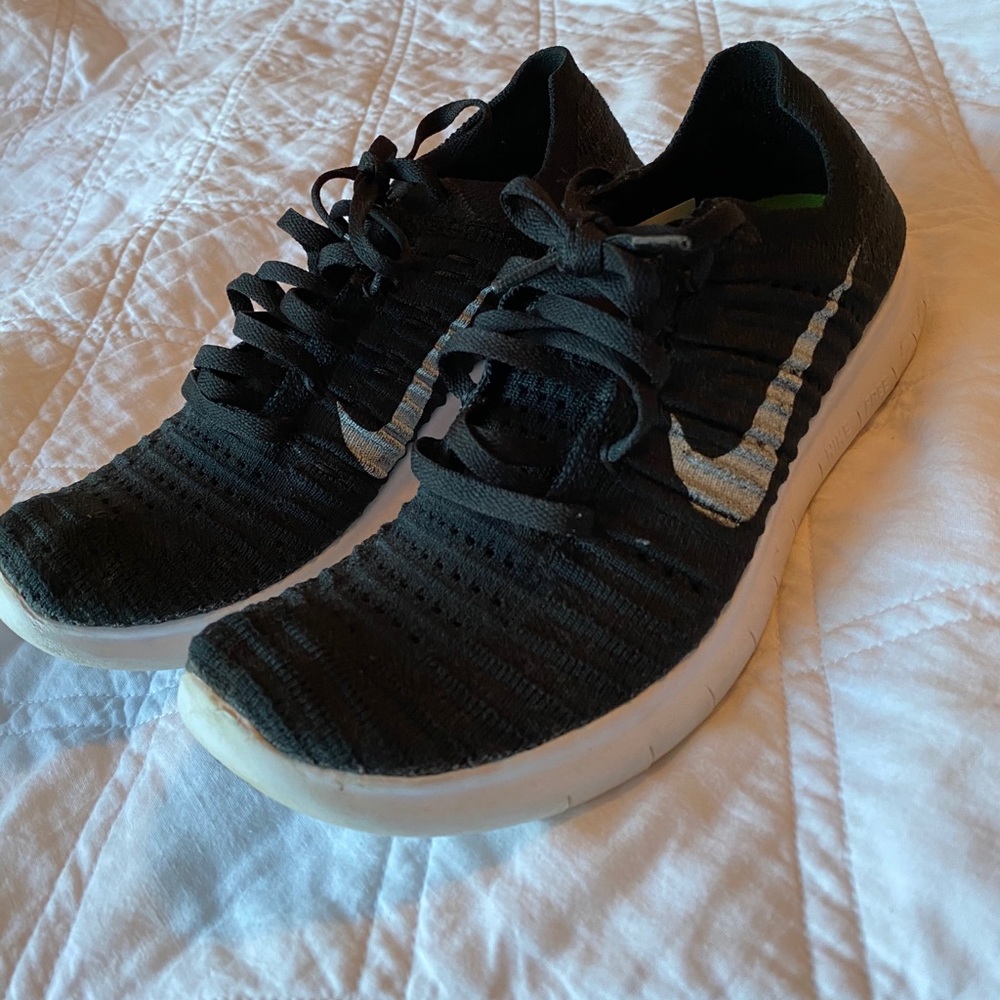 EUC Nike Free & Flexible Tennies
